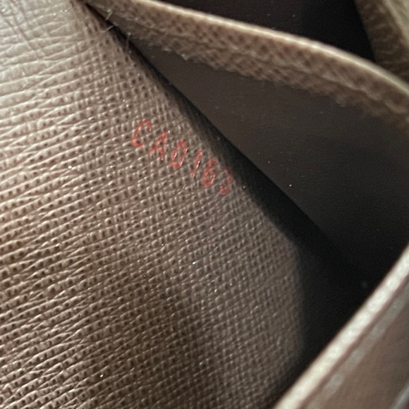 Louis Vuitton Damier Sarah Damier Long Wallet - Picture 11 of 11